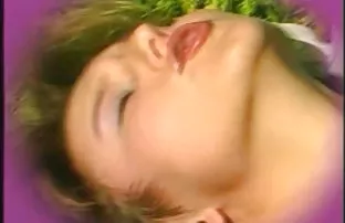 XXX Fucked એક છોકરી કતાર માં બંને છિદ્રો