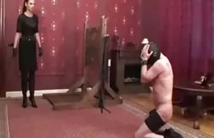 XXX મમ્મી પડેલા છોકરો માં બંધ jerking રસોડામાં અને સજા