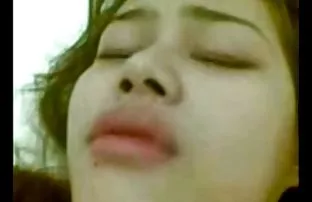 XXX Cutie ઘૂંટણ માં ચોદવા માંટે ઉત્તેજીત કરવું વ્યક્તિ