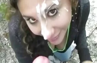 XXX યોનિ અતીશય કામોત્તેજક છોકરી બચ્ચાઓ છલકાતું સાંધા પર જંગલી સેક્સ માં બેડ