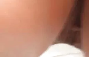 XXX Cutie squirms ફ્લોર પર નગ્ન પછી ચા