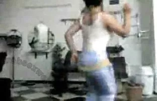 XXX પાતળી સોનેરી ક્લોઝઅપ દર્શાવ્યું ગુલાબી