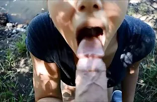 XXX કુદરતી સોનેરી jerked બંધ સાથે તમારી આંગળીઓ