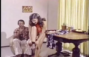 XXX પુખ્ત fetishist મૂકી સ્તનની ડીંટડી માં pantyhose