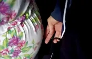 XXX પલાણીને બેઠા એક phallus સાથે એક ચૂસણ કપ