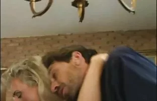 XXX છોકરી cums સાથે વિર્ય ની પિચકારી મારવી