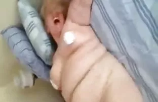 XXX અતીશય કામોત્તેજક છોકરી સાથે મોટા બોબલા Fucks સાથે વ્યક્તિ