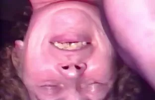 XXX કૂતરી આપવા નિર્ણય લીધો દંભ કેન્સર